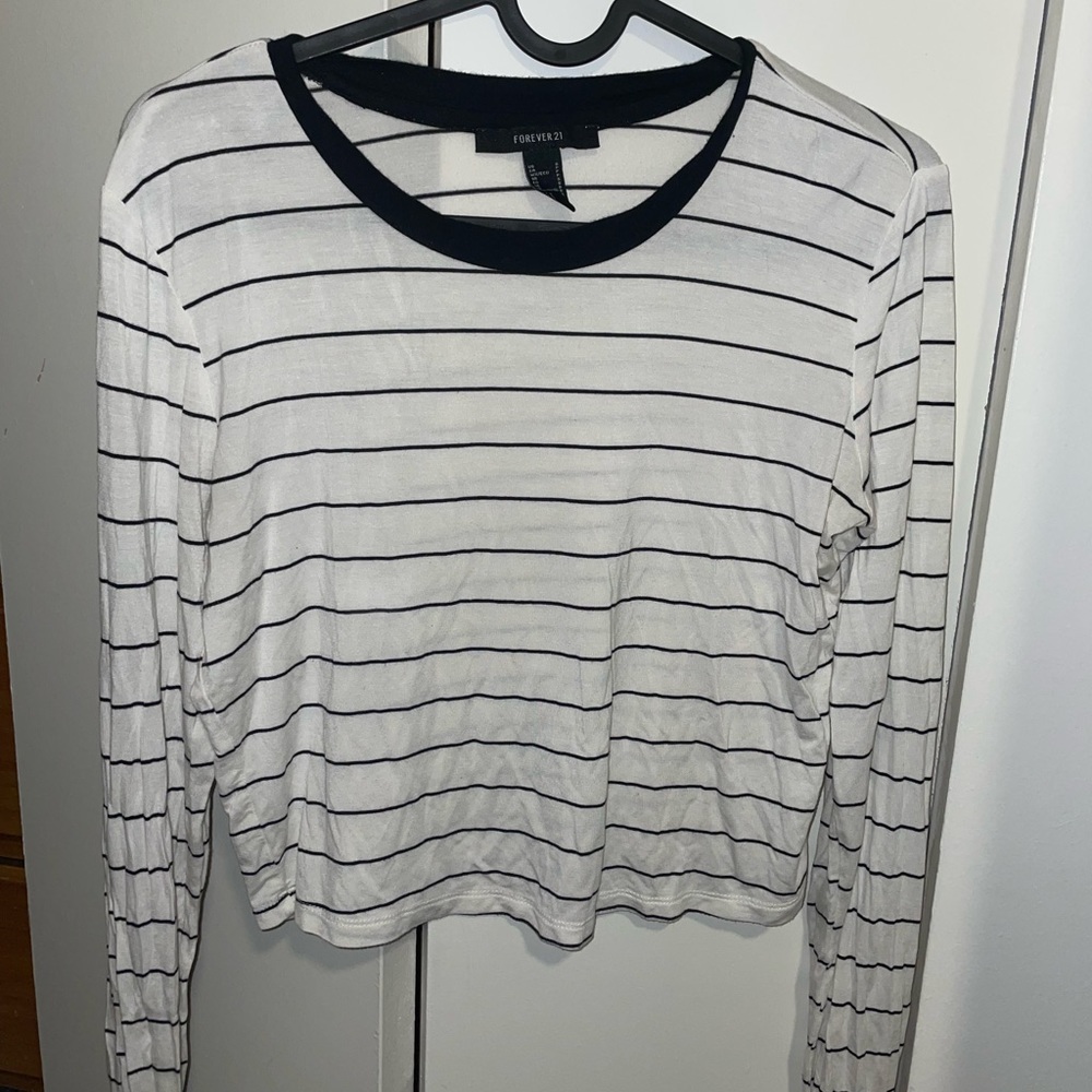 Forever 21 women’s small white and black striped crop top